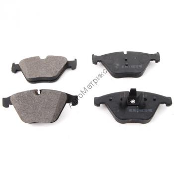 BMW 34116780711 Колодки тормозные дисковые передние комплект (E90, E91, E92, E93, E84) Комплект оригинальных передних колодок для BMW X1 (E84), 3 (E90, E91, E92, E93)