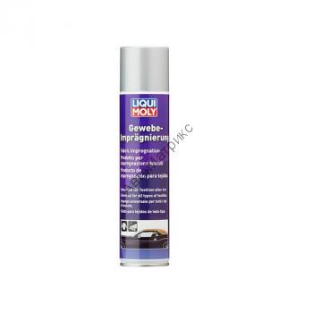 Liqui Moly Gewebe-Impragnierung 1594 Гидрозащита кожи и текстиля, 400 мл. Специальное средство для пропитки тентов кабриолетов, палаток, шерстяных и синтетических тканей, тканевой обивки и т.п. и защиты от сырости и влаги. Создает покрытие отталкивающее воду, но пропускающее воздух. Подходит для изделий с воздушной мембраной и грубой кожи. Используется для обработки курток мотоциклистов, одежды и обуви.